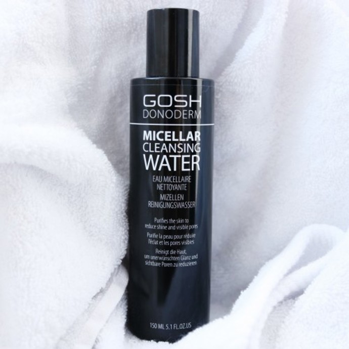 Micelární pleťová voda šetrně odstraňuje veškeré nečistoty z pleti díky „micelám", molekulám, které na sebe vážou mastnotu i zbytky make-upu, aniž by bylo potřeba jakéhokoli tlaku či tření. Po aplikaci zůstává pleť čistá, zvláčněná a příjemně osvěžená. Micelární voda je šetrná a vhodná i pro velmi citlivou pleť. 359 Kč
Micelární pleťová voda šetrně odstraňuje veškeré nečistoty z pleti díky „micelám", molekulám, které na sebe vážou mastnotu i zbytky make-upu, aniž by bylo potřeba jakéhokoli tlaku či tření. Po aplikaci zůstává pleť čistá, zvláčněná a příjemně osvěžená. Micelární voda je šetrná a vhodná i pro velmi citlivou pleť. 359 Kč