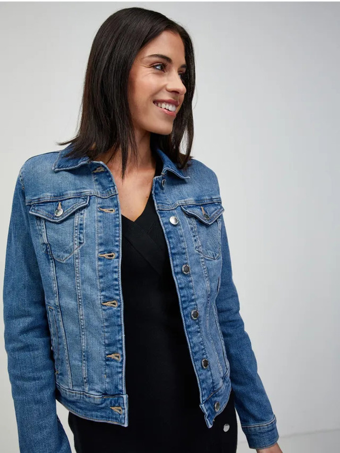 A pro trend denim on denim se vám bude hodit džínová bunda, Orsay, 543 Kč
A pro trend denim on denim se vám bude hodit džínová bunda, Orsay, 543 Kč