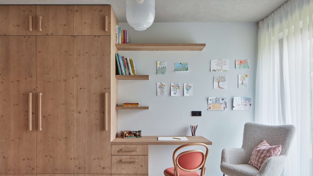 Navštivte s námi horskou chatu ve Špindlerově Mlýně: Kombinace přírodního dřeva a moderního designu
