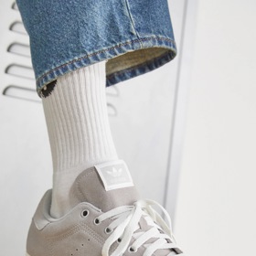 Boty: Adidas, 2 400 Kč
