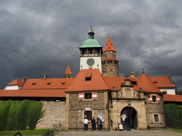 Romantický hrad Bouzov je taková filmová hvězda. Natáčelo se zde spoustu pohádek a filmů
