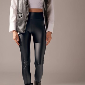 Legíny: Calzedonia, 749 Kč
