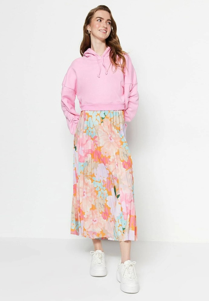 Trendyol Modest, cena: 558 Kč.
Trendyol Modest, cena: 558 Kč.