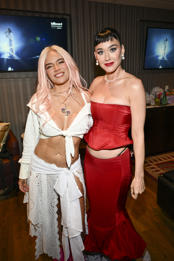 K dětské ofině se opakovaně vrací také zpěvačka Katy Perry, jejíž krásné velké oči díky tomuto účesu vždy ještě víc vystupují z obličeje a září.
K dětské ofině se opakovaně vrací také zpěvačka Katy Perry, jejíž krásné velké oči díky tomuto účesu vždy ještě víc vystupují z obličeje a září.