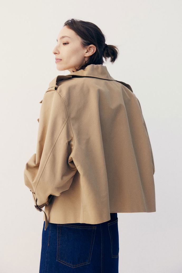 Zkrácený trenčkot, H&M, 959 Kč
Zkrácený trenčkot, H&M, 959 Kč