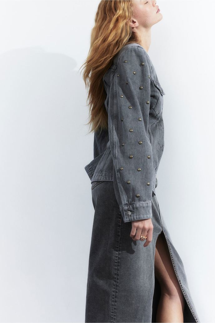 Tmavě šedá džínová sukně, H&M, 599 Kč
Tmavě šedá džínová sukně, H&M, 599 Kč