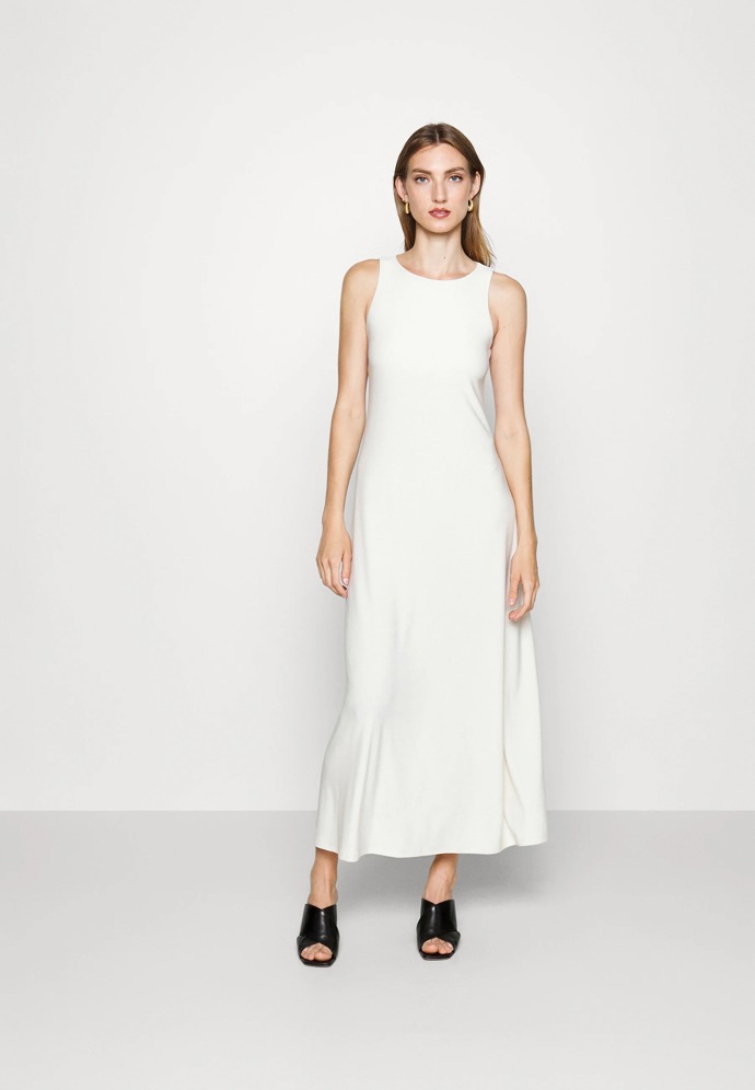 Šaty: Max Mara Leisure, 3 960 Kč
