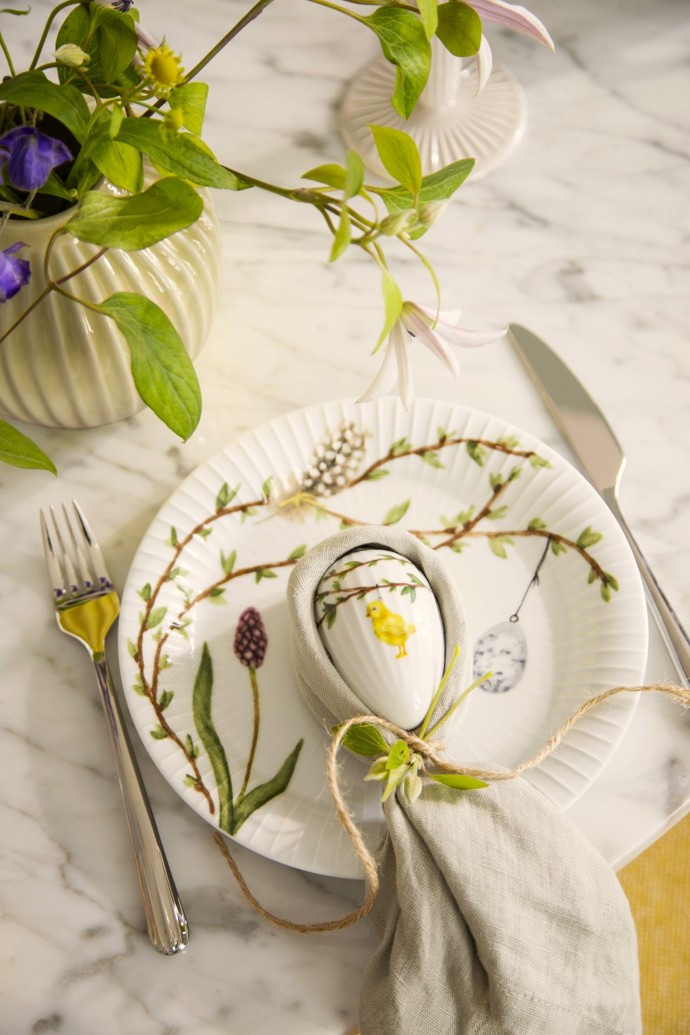 Porcelánový velikonoční talíř lze doplnit sadou dalších výrobků ve stejném dekoru, Kähler, 1 049 Kč
