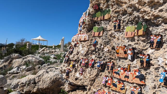 Na jednom z děl si můžete prohlédnout, co tradiční Kypr nabízí.
Na jednom z děl si můžete prohlédnout, co tradiční Kypr nabízí.
