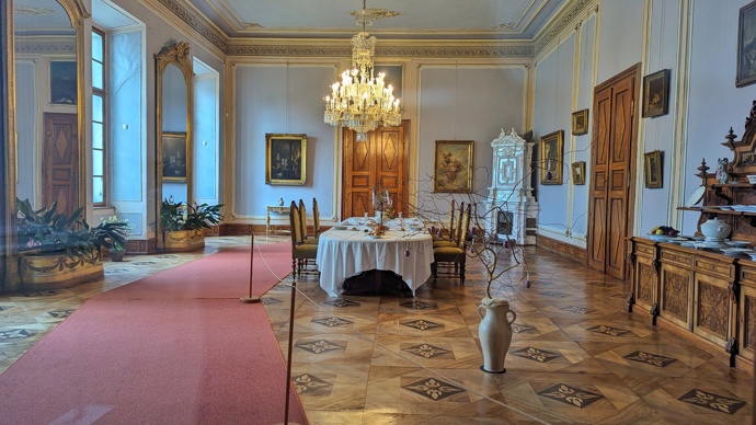 Interiéry mají velikonoční výzdobu.
Interiéry mají velikonoční výzdobu.