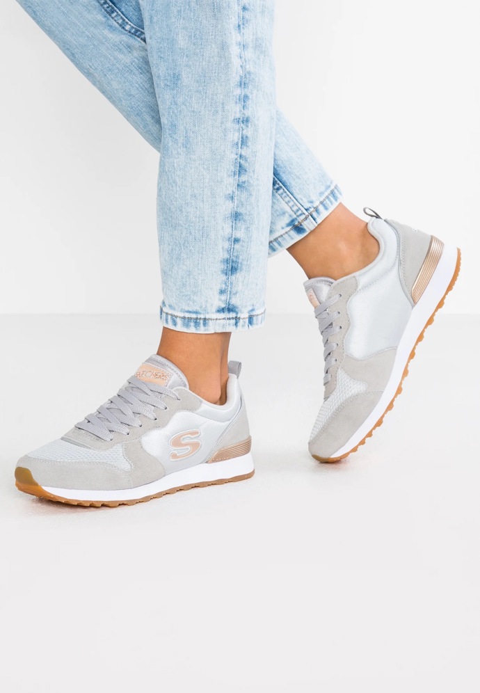 Boty: Sketchers, 1 800 Kč
