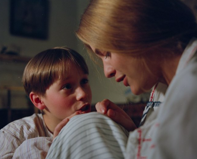 Adam Novák a Bára Srncová v seriálu Bylo nás pět (1994)
Adam Novák a Bára Srncová v seriálu Bylo nás pět (1994)