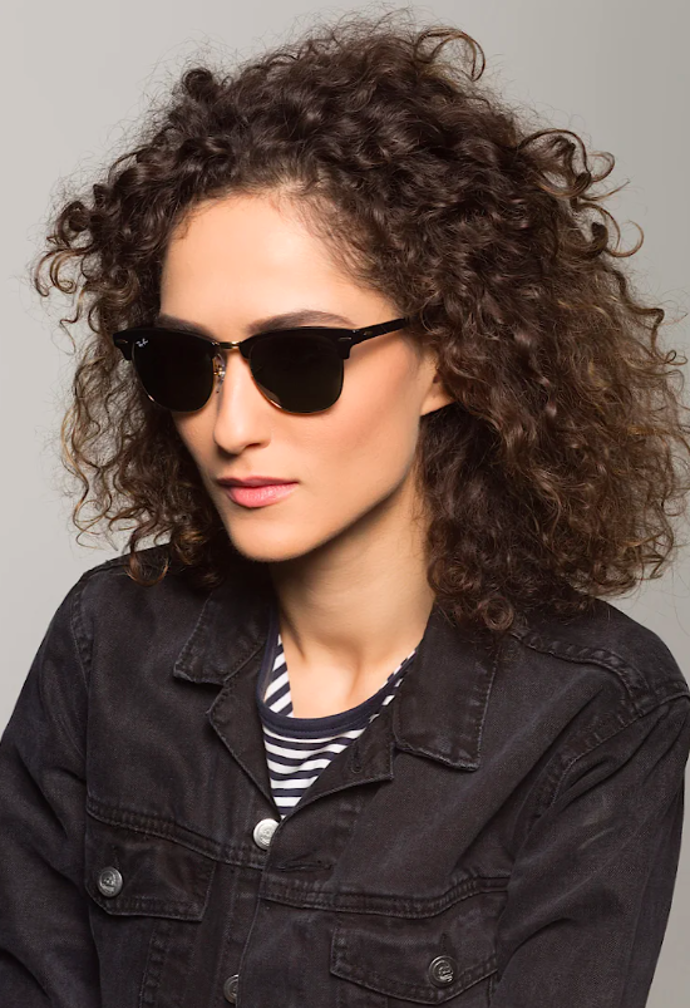 Clubmaster Ray Ban sluneční brýle, přibližná cena 3 920 Kč. 

