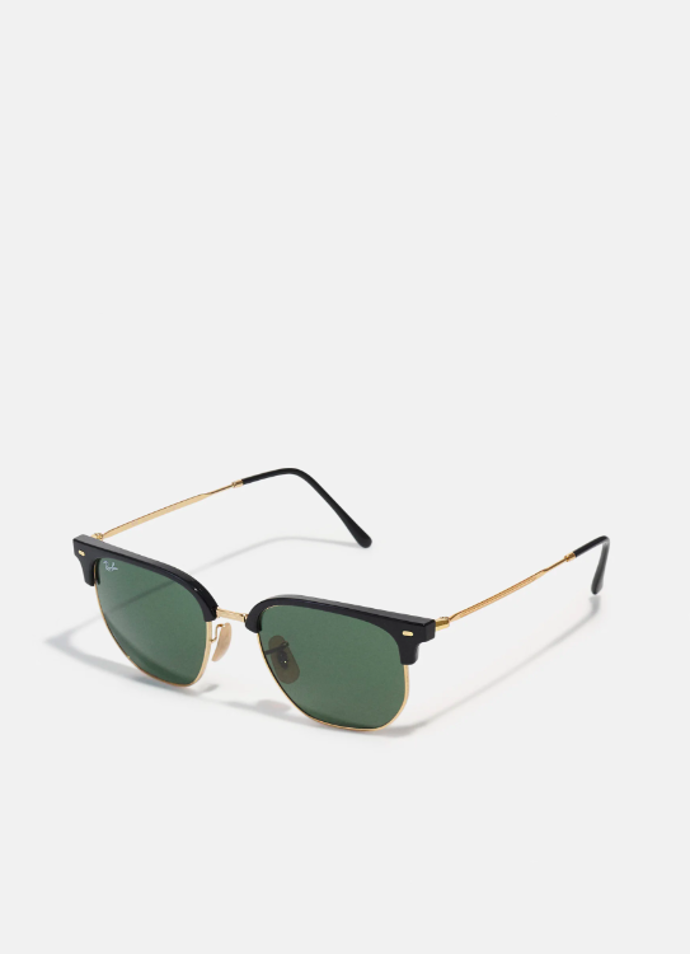 Clubmaster Ray Ban Unisex brýle jsou stromódní, zároveň nadčasové, přibližná cena 3 920 Kč. 
