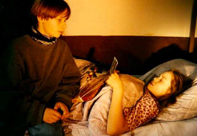 Adam Novák ve filmu Co Hedvika neřekla (1995).
Adam Novák ve filmu Co Hedvika neřekla (1995).
