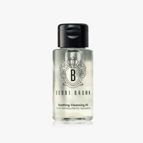 Odličovací přípravek Bobbi Brown Soothing Cleansing Oil perfektně odstraňuje z tváře make-up i veškeré nečistoty a zanechá pleť hebkou a čistou.
