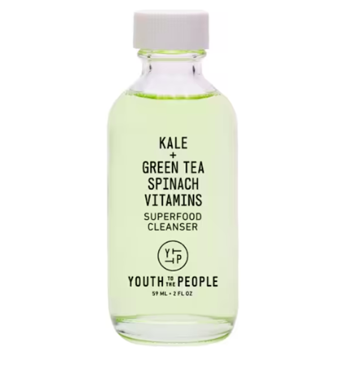 Jemný čistící gel na obličej Superfood Cleanser od značky Youth to the People vyrobený z kapusty, špenátu a zeleného čaje!. Přibližná cena 260 Kč.
