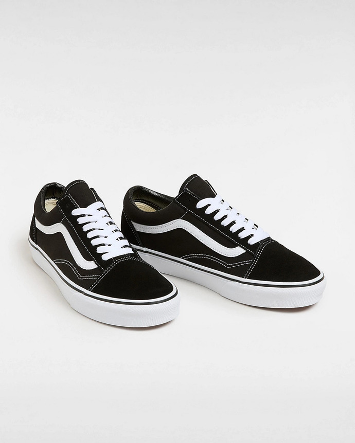 K džínovým sukním ladí i černé tenisky, Vans, 1 990 Kč
K džínovým sukním ladí i černé tenisky, Vans, 1 990 Kč