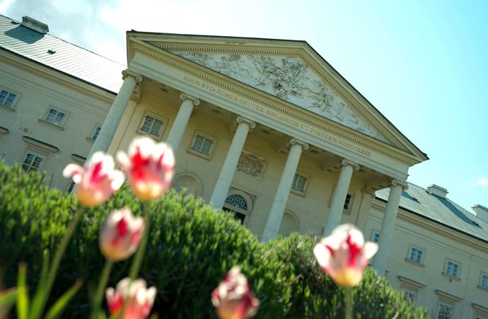 Zvláště za hezkého počasí je zámecký park dokonalým místem pro procházku.
Zvláště za hezkého počasí je zámecký park dokonalým místem pro procházku.