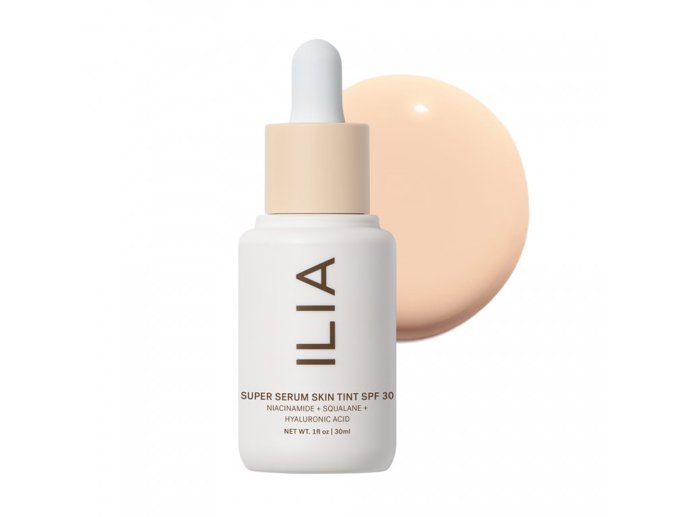 Přírodní tónovací sérum  s SPF 30, ILIA, 1 490 Kč, Líčírna Organics
