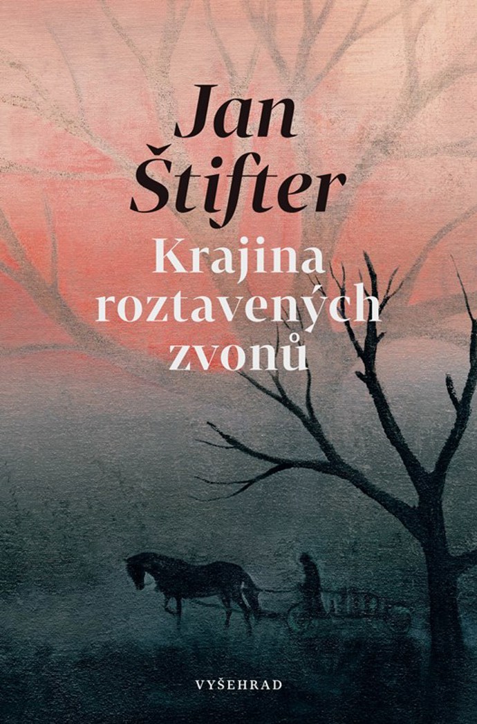 Krajina roztavených zvonů (Jan Štifter, Vyšehrad)
Jak daleko sahá paměť jedné rodiny? Ve vyprávění sedmi mužů se odvíjí pohnutý příběh prorůstající dvěma staletími. Lékař v roce 1832 se připravuje na nejdůležitější životní zkoušku, když do Čech přichází dosud nepoznaná epidemie. Chlapec v roce 1955 pátrá po tom, co se v jeho rodině přihodilo na konci druhé světové války. Nejmladší generace se chce odpoutat od společenských konvencí a zařídit se po svém. Kniha jako rodokmen, slova jako most mezi generacemi. Vstupte na něj… a kráčejte opatrně.
Krajina roztavených zvonů (Jan Štifter, Vyšehrad)
Jak daleko sahá paměť jedné rodiny? Ve vyprávění sedmi mužů se odvíjí pohnutý příběh prorůstající dvěma staletími. Lékař v roce 1832 se připravuje na nejdůležitější životní zkoušku, když do Čech přichází dosud nepoznaná epidemie. Chlapec v roce 1955 pátrá po tom, co se v jeho rodině přihodilo na konci druhé světové války. Nejmladší generace se chce odpoutat od společenských konvencí a zařídit se po svém. Kniha jako rodokmen, slova jako most mezi generacemi. Vstupte na něj… a kráčejte opatrně.