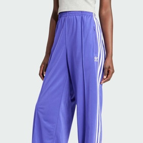 Tepláky: Adidas, 1 700 Kč
