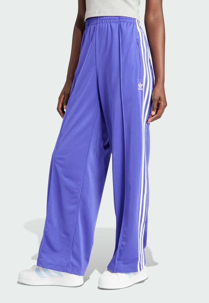 Tepláky: Adidas, 1 700 Kč
Tepláky: Adidas, 1 700 Kč