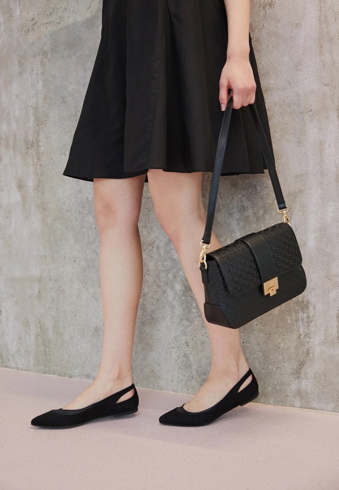 Baleríny jsou elegantní a sofistikované boty, které dokonale doplní jakýkoliv outfit. Nosit je můžete jak k šatům, tak k sukním nebo kalhotám.

Baleríny: Anna Field, 830 Kč
