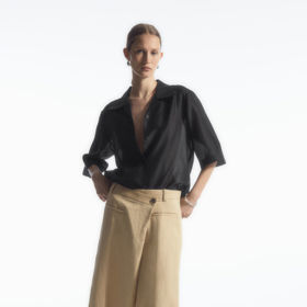 Béžové capri culotte kalhoty, COS, 89 €
