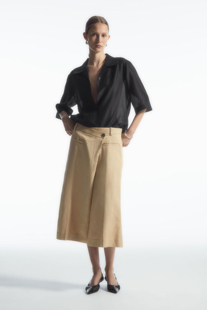 Béžové capri culotte kalhoty, COS, 89 €
Béžové capri culotte kalhoty, COS, 89 €