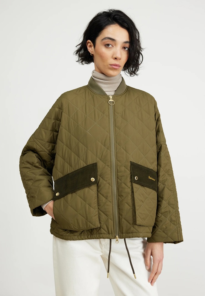 Bunda: Barbour, 6 360 Kč
Bunda: Barbour, 6 360 Kč