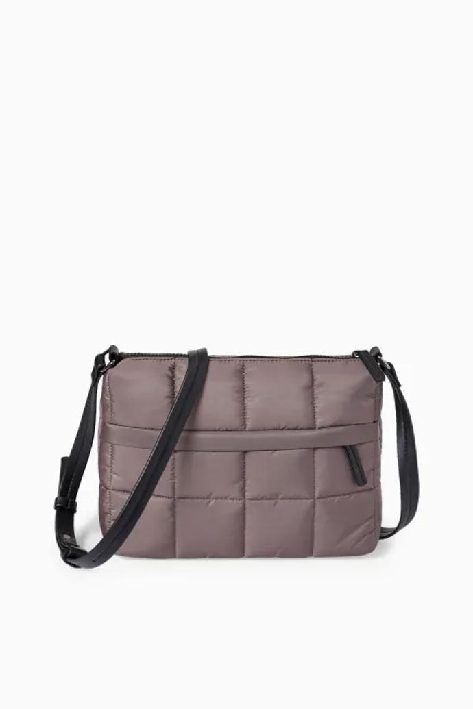 C&A, od 329 Kč

Během Dnů Marianne platí v kamenných prodejnách C&A sleva 25 % na celou dámskou kolekci. Na e-shopu C&A platí sleva 25 % při nákupu nad 19 EUR.

