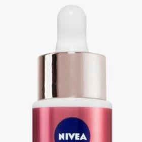 Sérum Nivea Cellular Expert Lift

Ve složení tohoto produktu najdete mimo jiné bakuchiol, což je přírodní varianta retinolu. Díky této ingredienci poskytne vaší pleti okamžitý liftingový efekt. Je pak na dotek vypnutá a hladká, dojde k vyhlazení jemných vrásek. Sérum je vhodné používat každý den na vyčištěnou pleť, a to ráno a večer. 

Cena: 510 Kč
