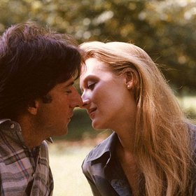 Ve snímku Kramerová vs. Kramer ztvárňují Meryl Streep a Dustin Hoffman ikonickou dvojici. Za filmové role v tomto snímku si oba herci vysloužili Oscary.
