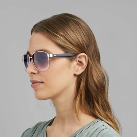 Sluneční brýle: Esprit, 1 050 Kč
