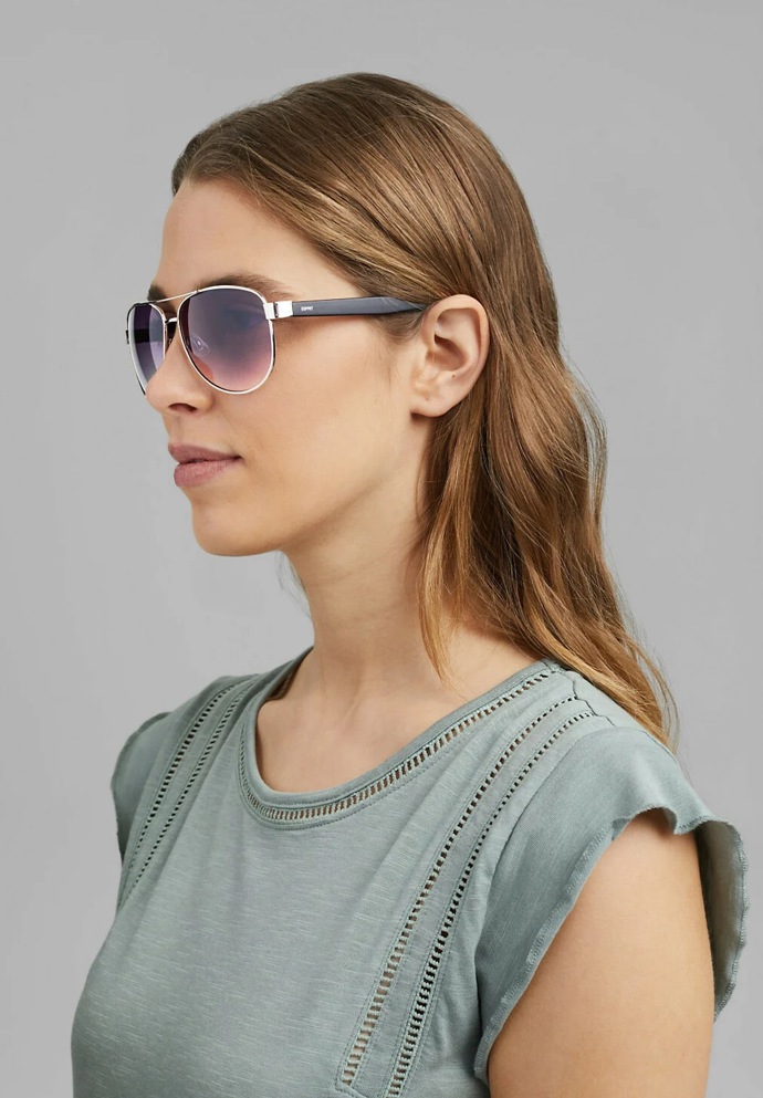 Sluneční brýle: Esprit, 1 050 Kč
