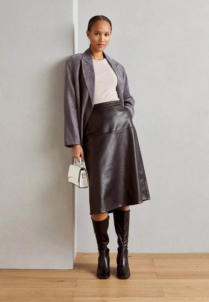 Sukně: Esprit, 1 680 Kč
