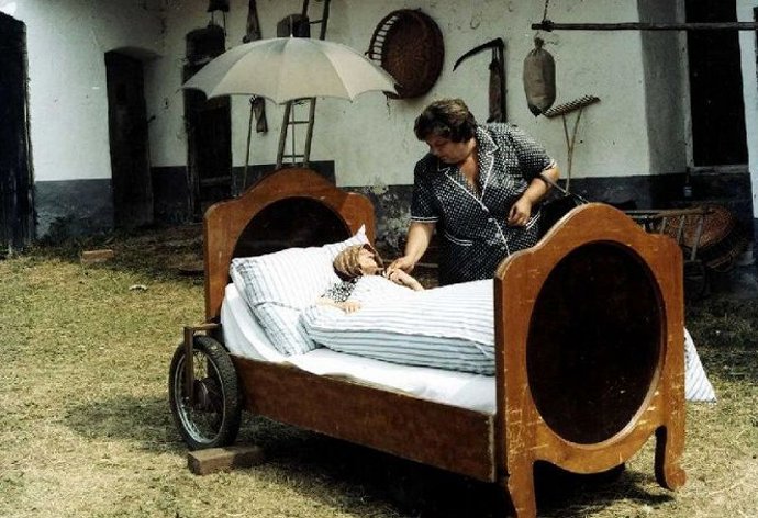 Slunce, seno, jahody - Škopková a její drobounká maminka.
