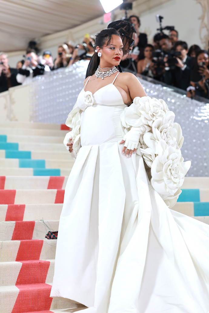 Rihanna na Met Gala 2023 oslavující „Karl Lagerfeld: A Line Of Beauty“.
