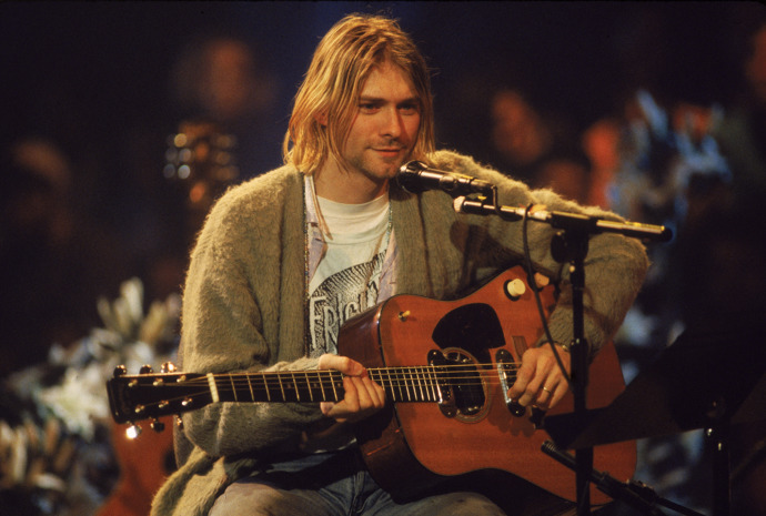 Kurt Cobain, zpěvák, kytarista a skladatel, který je inspirací pro nejžhavější účes letošního roku.
Kurt Cobain, zpěvák, kytarista a skladatel, který je inspirací pro nejžhavější účes letošního roku.