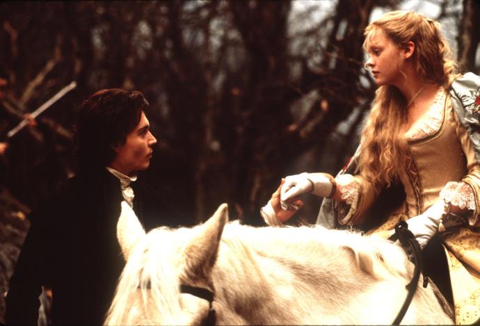 Johnny Depp a Christina Ricci ve filmu Ospalá díra.
