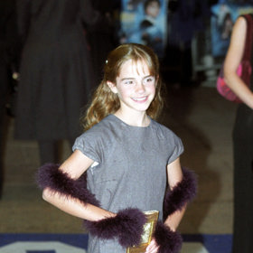 Jedenáctiletá Emma Watson na premiéře Harry Potter a Kámen mudrců v Londýně.
Jedenáctiletá Emma Watson na premiéře Harry Potter a Kámen mudrců v Londýně.