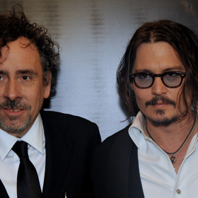 Režisér Tim Burton a jedna ze stálic v jeho filmech herec Johnny Depp na světové premiéře snímku Alenka v říši divů.
