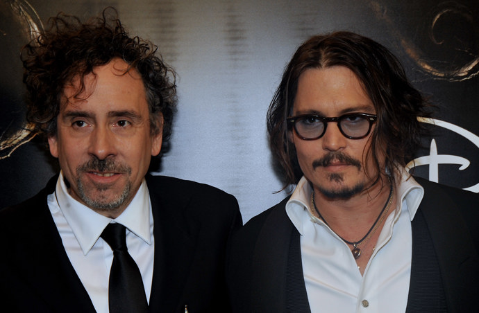Režisér Tim Burton a jedna ze stálic v jeho filmech herec Johnny Depp na světové premiéře snímku Alenka v říši divů.
