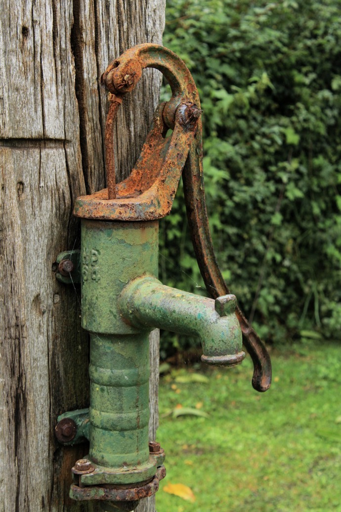 Zajímavou dekorací je i stará pumpa, ať už je funkční, nebo ne.
Zajímavou dekorací je i stará pumpa, ať už je funkční, nebo ne.