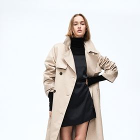 Trenčkot od značky H&M, přibližná cena 1459 Kč. Během Dnů Marianne platí sleva 20 % při nákupu nad 800 Kč
