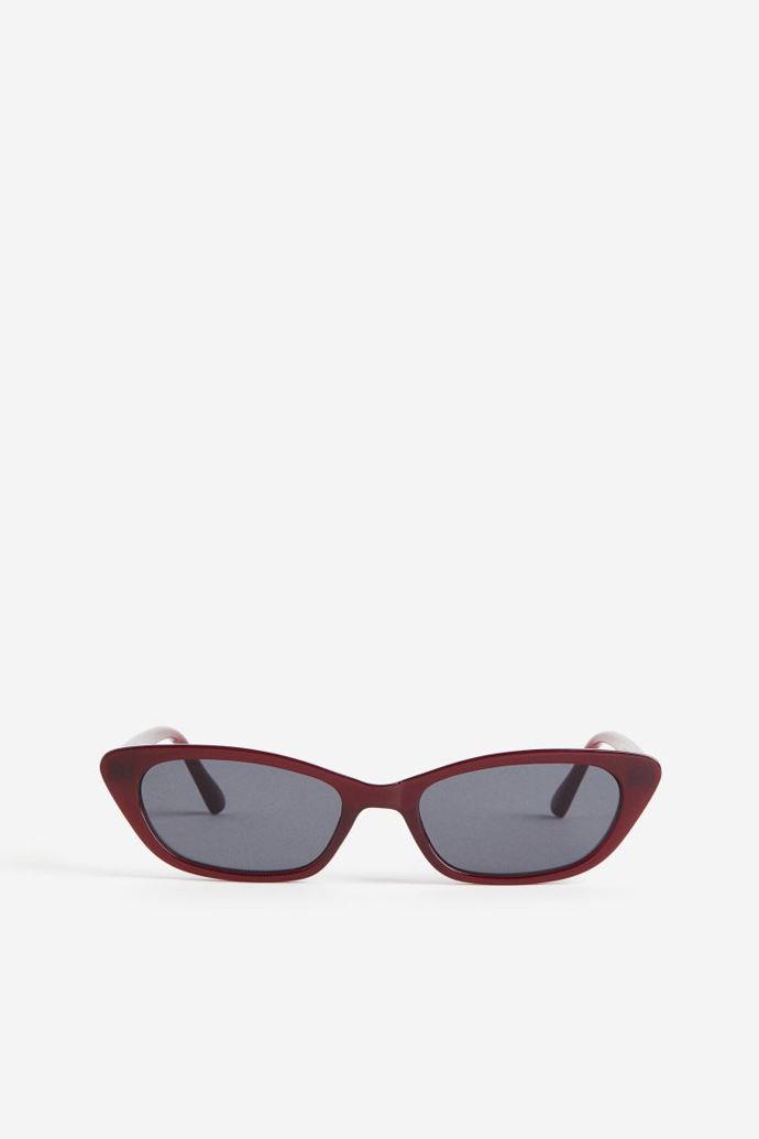 Vínnové brýle ve tvaru kočičích očí, H&M, 219 Kč
