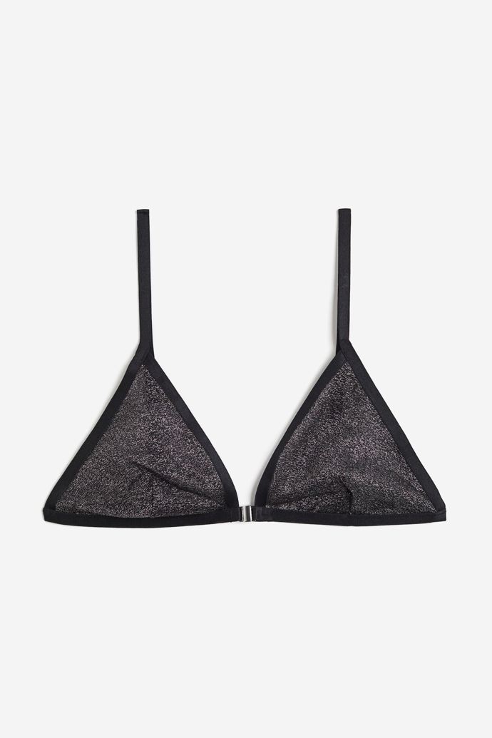 Outfit č. 2:

Měkký podprsenkový top bez kostic. Má pružný dolní lem s předním zapínáním. Značka H&M, přibližná cena 339 Kč. Během Dnů Marianne platí sleva 20 % při nákupu nad 800 Kč. 
