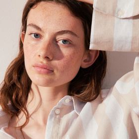 Košile z lněné směsi s béžovými proužky, H&M, 719 Kč
