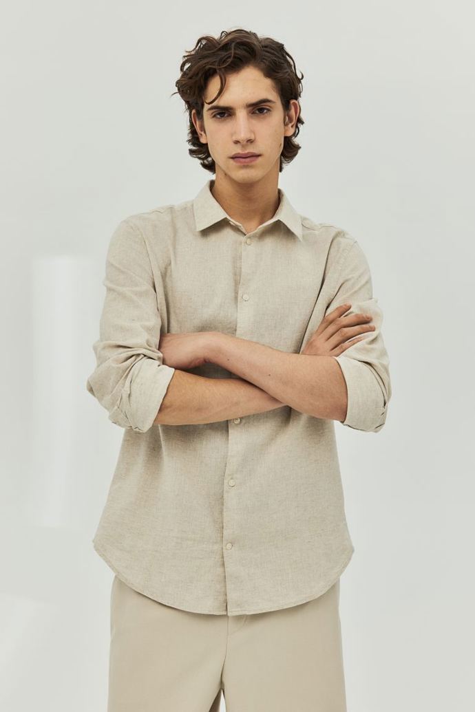 Pánové si dle stylisty mohou vzít na piknik lněnou košili, H&M, 599 Kč
